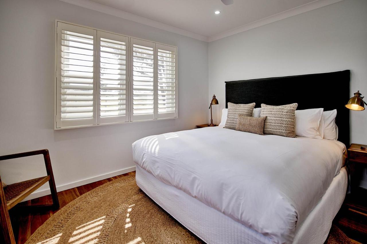 Отель Goonoo Goonoo Station Тамуорт Экстерьер фото A bedroom with plantation shutters